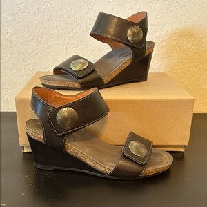 Taos Carousel 2 Black Wedge Sandals